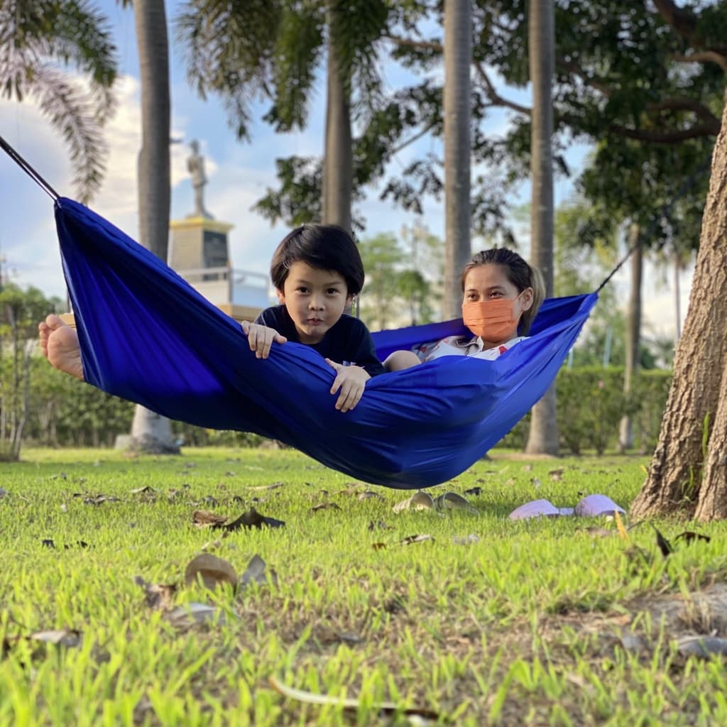 เปลผ้าร่มทหาร ผ้าหนา 2 ชั้น สำหรับผูกนอน ขนาด 210x140 Cm. ไซส์ XXL แถมฟรี ถุงใส่เปล [ ไม่มีเชือก!! ] - 1