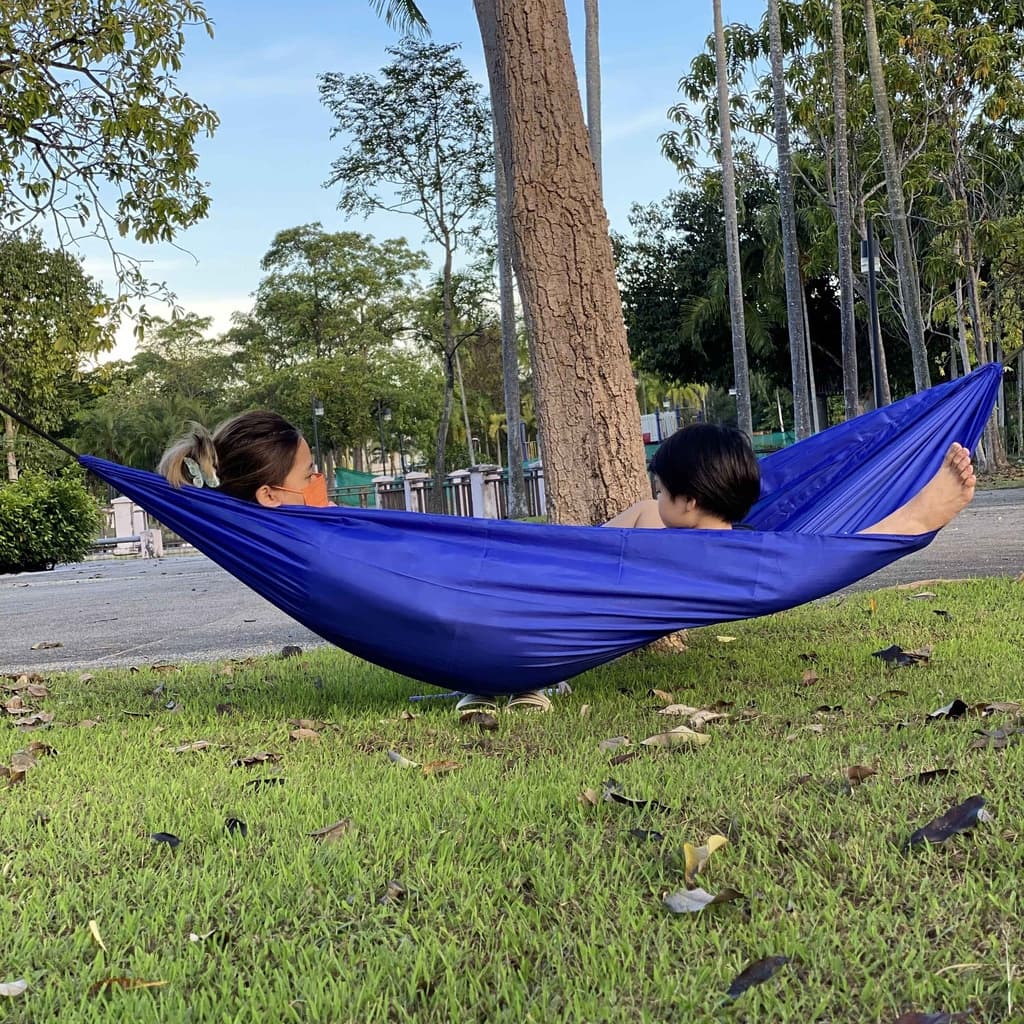 เปลผ้าร่มทหาร ผ้าหนา 2 ชั้น สำหรับผูกนอน ขนาด 210x140 Cm. ไซส์ XXL แถมฟรี ถุงใส่เปล [ ไม่มีเชือก!! ] - 4