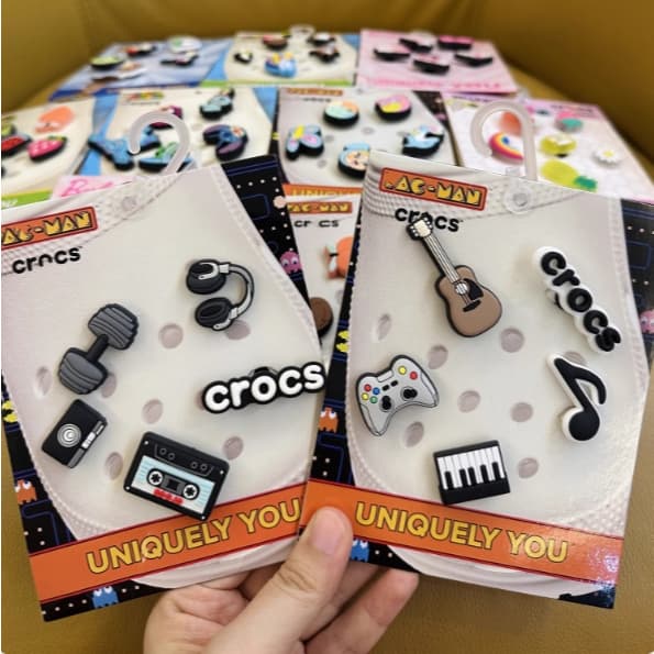 100 ชุด ✨-Crocsjibbitz ซีรีส์คอลเลกชัน ✨ มิกซ์แอนด์แมตช์สไตล์ให้รองเท้า  ของคุณ! - 5