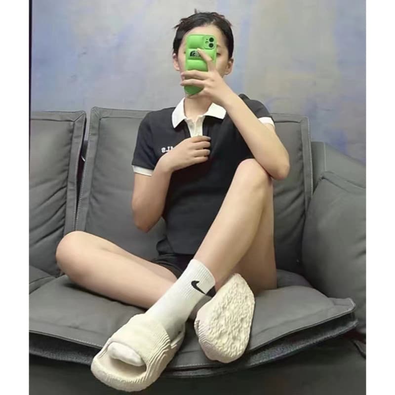 2025 Adlette 22 รองเท้าแตะ รองเท้าใส่ในบ้าน กันน้ํา แบบนิ่ม สําหรับผู้ชาย และผู้หญิง (ไซซ์: 36-45) - 1