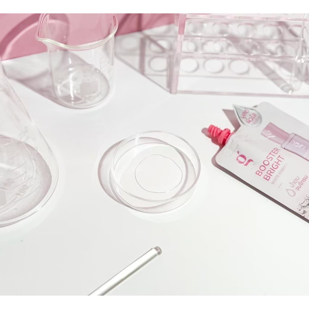 Glamm Booster Bright White Essence แกลม บูสเตอร์ ไบร์ท ไวท์ เอสเซนส์ - 1