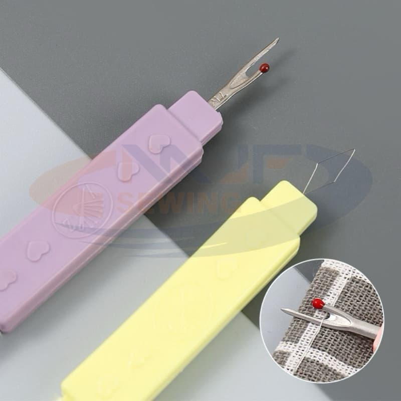 เข็มเลาะด้าย/ที่สนเข็ม 2in1 ที่เลาะผ้า/อุปกรณ์สนเข็ม 2อิน1 ที่เกี่ยวด้าย(ราคาต่อ1ชิ้น/คละสี) - 1