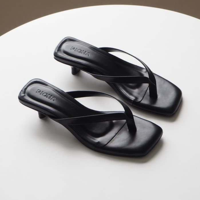 🍒รุ่นเชอร์รี่🍒รองเท้าส้นสูงผู้หญิงแฟชั่น นุ่ม รุ่นเท้ากว้างอวบ ใส่สบาย ส้นเข็มหูหนีบ สูง1นิ้ว ใส่สวยทุกลุค PICHA SHOES